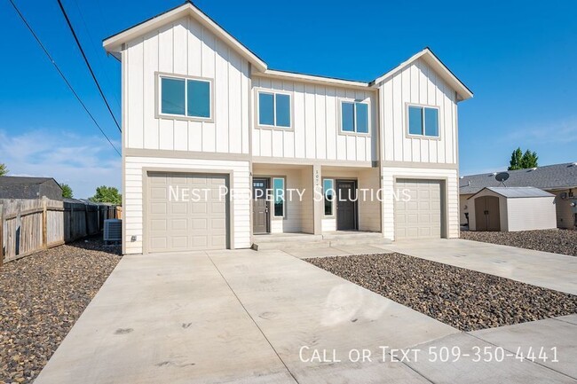 Building Photo - 1070 S Grand Dr