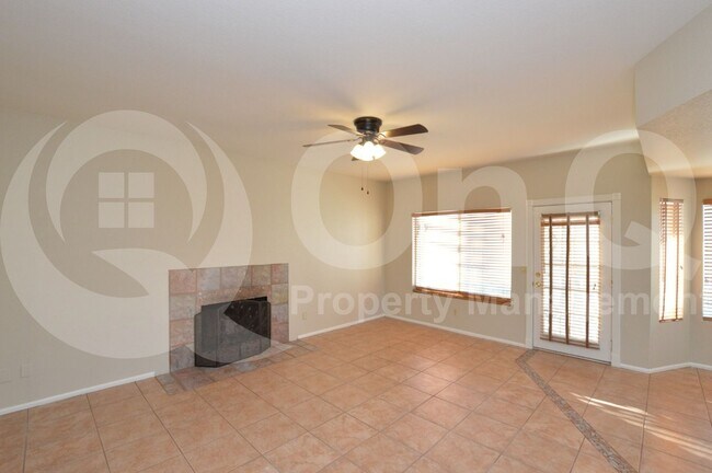 Building Photo - 2125 E Nantuckett Dr