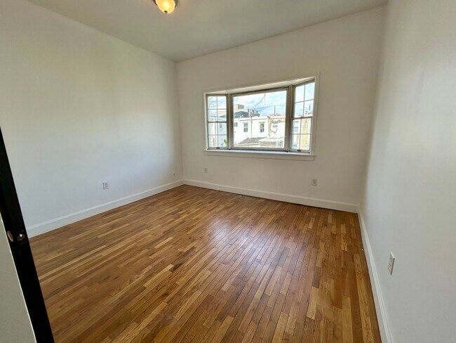 Building Photo - 2823 W Girard Ave