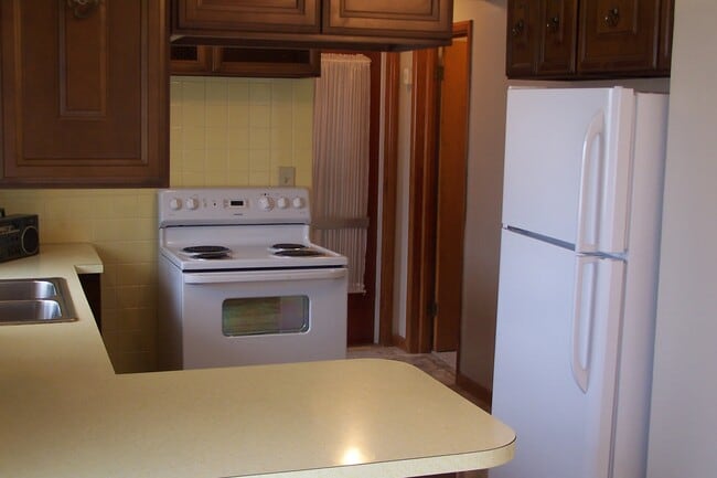 Kitchen Appliances - 48 N Brookwood Way