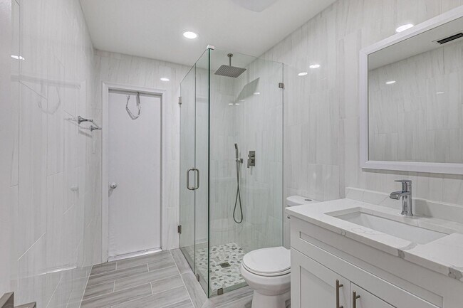 Building Photo - 1240 Summit Pl Cir
