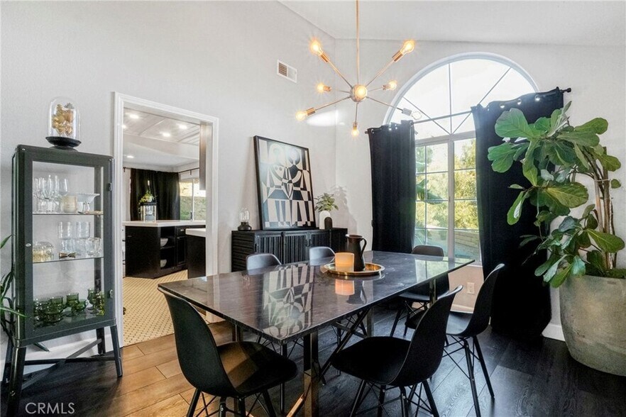Building Photo - 7224 Bouquet Dr