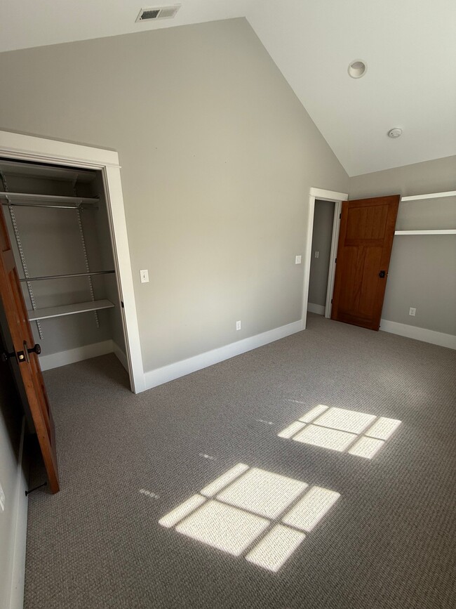 Building Photo - 425 S Yellowstone St