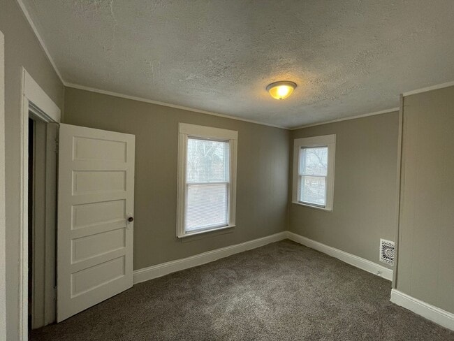 Building Photo - Renovated 3-Bedroom 1-Bathroom Home