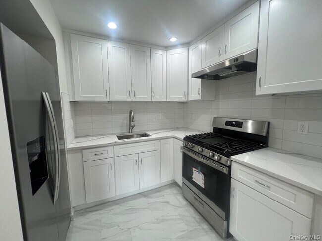 Building Photo - 48-32 59th St