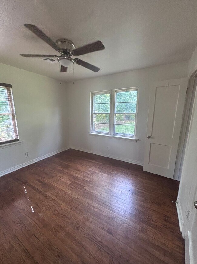 Building Photo - 2 Bed/1 bath home near Norman North