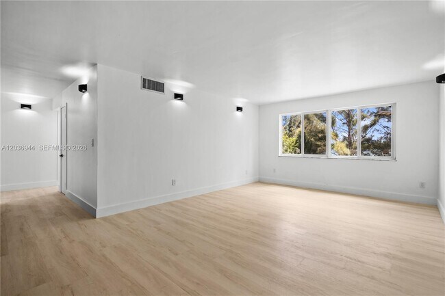 Building Photo - 14840 Naranja Lakes Blvd