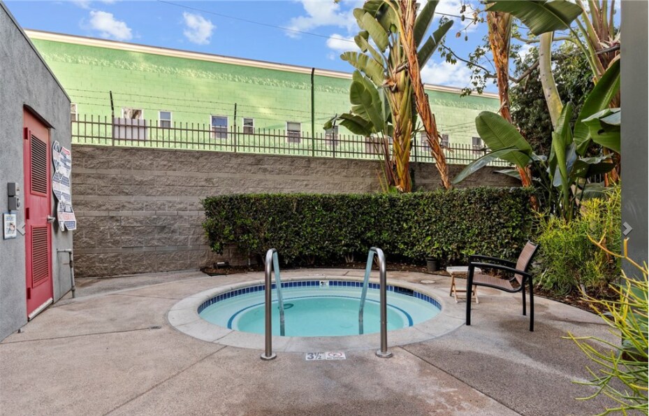 Building Photo - 420 S San Pedro St