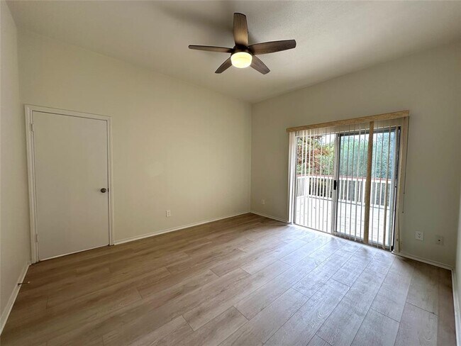 Building Photo - 2105 Cervin Blvd