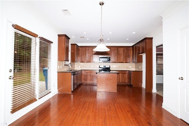 Building Photo - 2412 Harpers Way