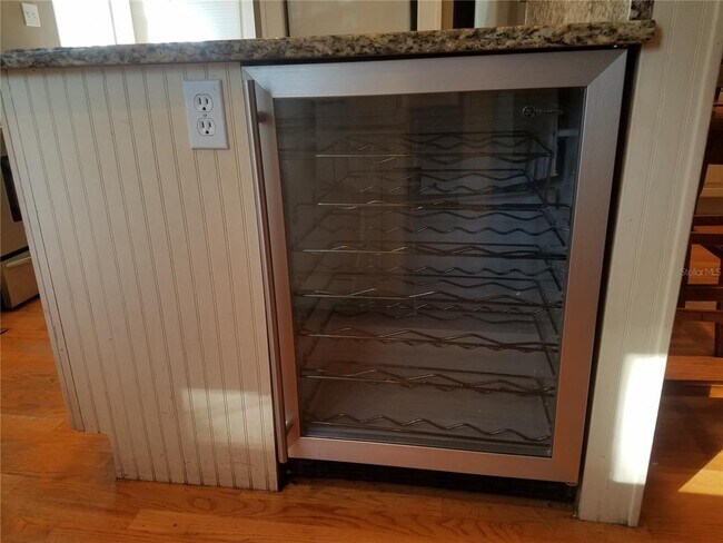 Building Photo - 746 Clifford Dr