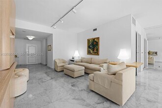 Building Photo - 4925 Collins Ave