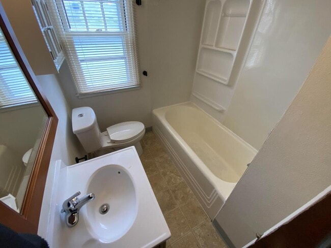 Building Photo - 404 S Wayland Ave