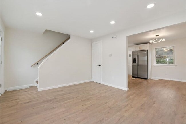 Building Photo - New 2 Bed/1 Bathroom Renovation in Swissvale!