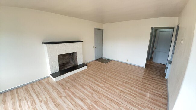 Building Photo - 577 NW T St