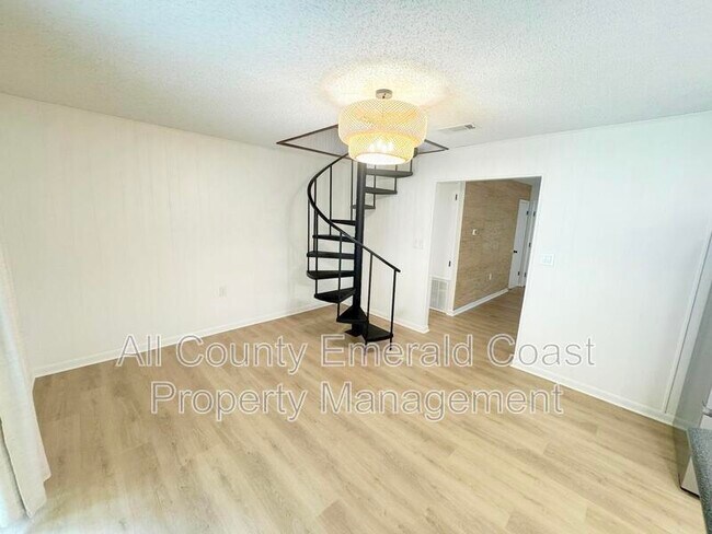 Building Photo - 504 Kelly St