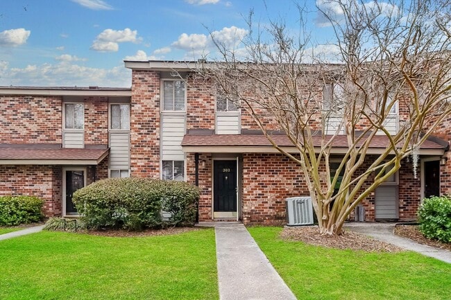 Building Photo - 2 bedroom / 1.5 bath Townhome ~ Hannahan, SC
