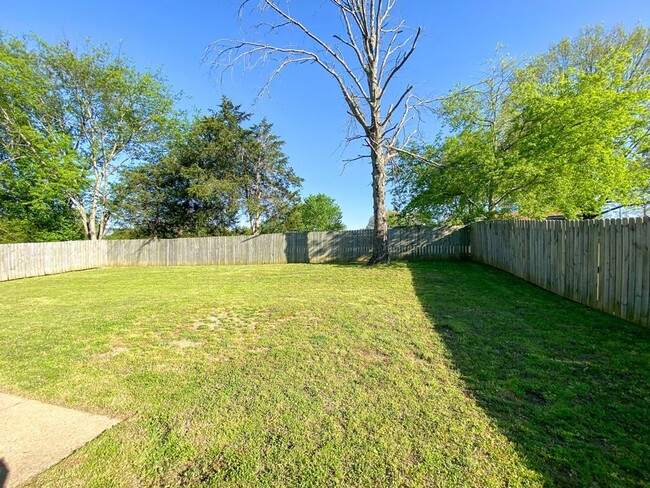 Building Photo - 3 bed, 2 bath in Horn Lake (ss appliances,...
