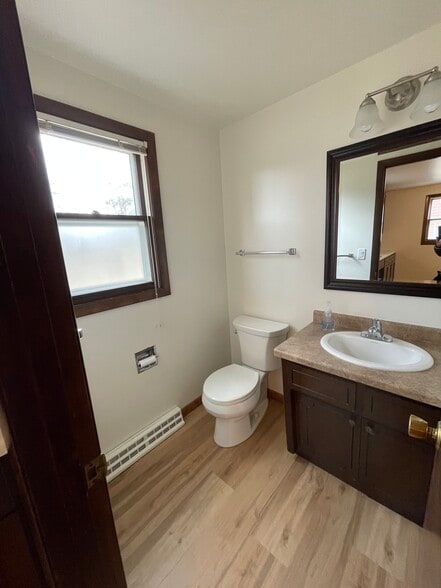 Main floor powder room - 1407 Wiesner St