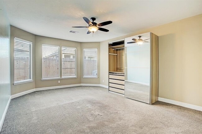 Building Photo - 11022 Avery Oaks Ln