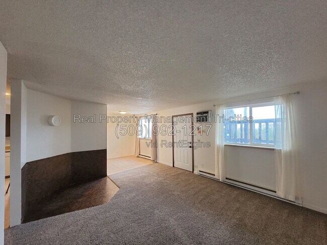 Building Photo - 1102 S Olympia Pl