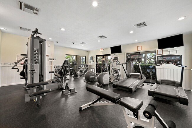 Building Photo - 9940 S Ocean Dr