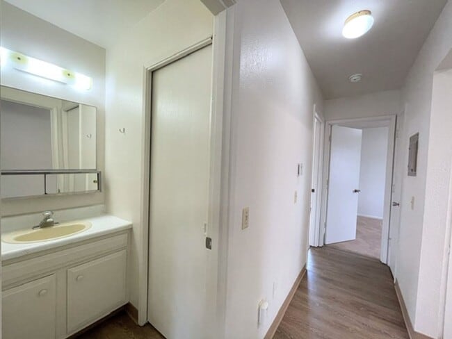 Building Photo - 3909 Malaspina Cir