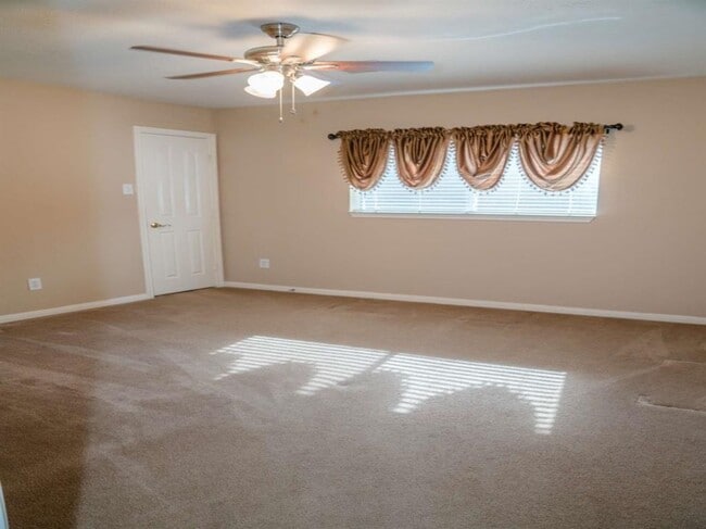 Building Photo - 3638 Desert Run Dr