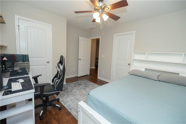 Building Photo - 7245 Heritage Oak Ct