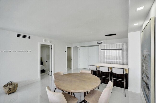Building Photo - 6039 Collins Ave