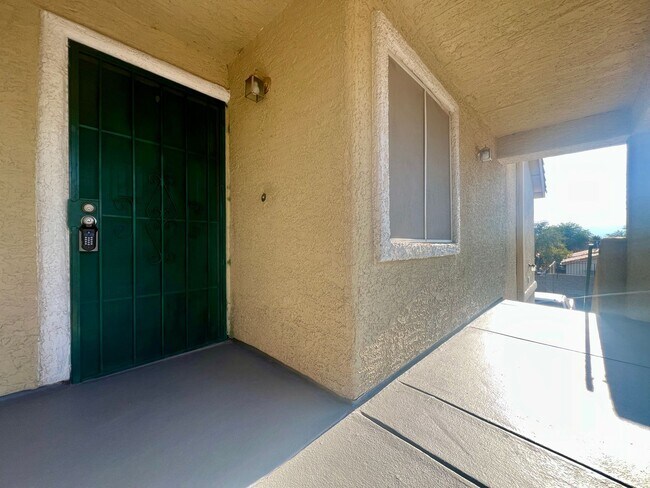 Building Photo - Spacious 3-bedroom, 2-bath condo with acce...