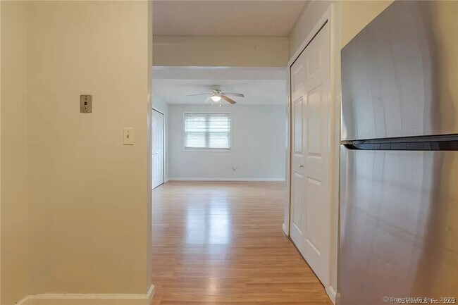 Building Photo - 612 Twin Circle Dr