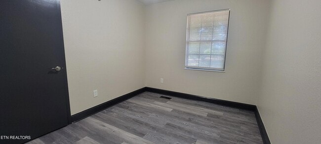 Building Photo - 710 Dailey Ave