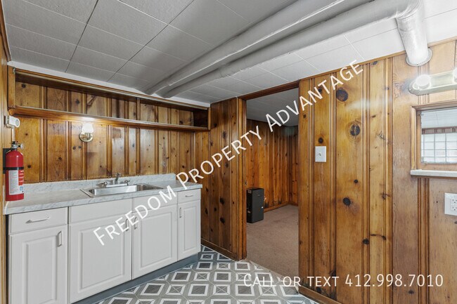Building Photo - 122 Secane Ave