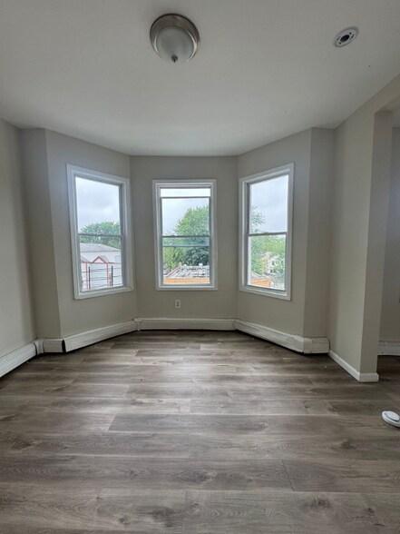 Building Photo - 426 S 17th St