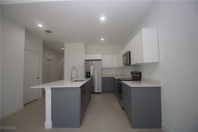 Building Photo - 510 Hurd Ave