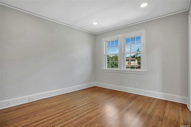 Building Photo - 92 Hillside Ave