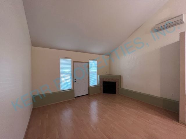 Building Photo - Charming 1-Bed Townhouse Retreat in Gresha...