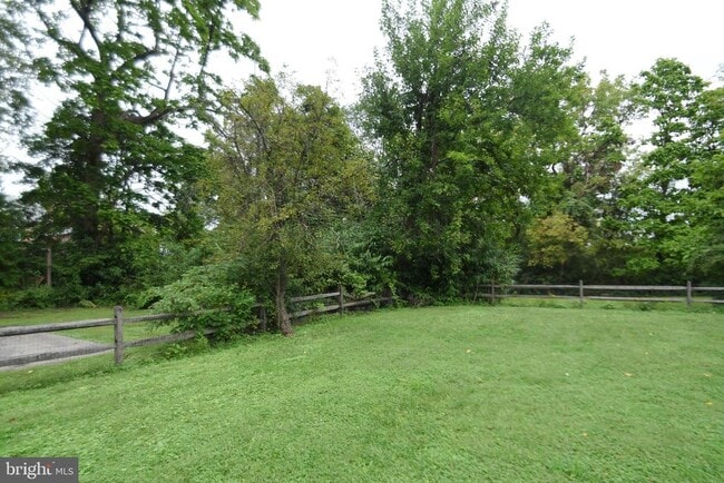 Building Photo - 19 E Germantown Pike