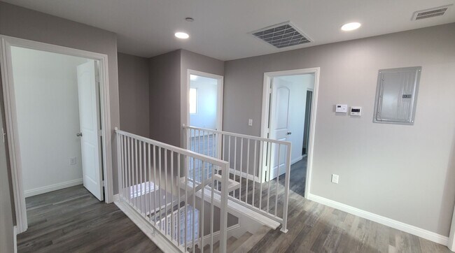 Building Photo - 129(425)