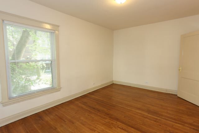 Building Photo - 4716 N Racine Ave