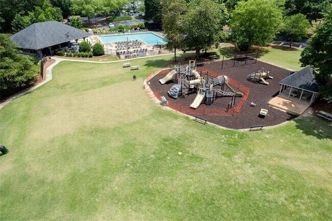 Building Photo - 718 Players Ct