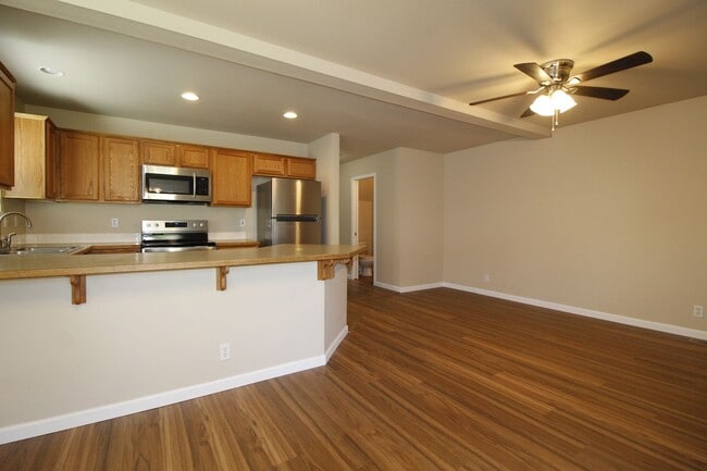 Building Photo - Charming 3-Bedroom townhouse with Garage &...