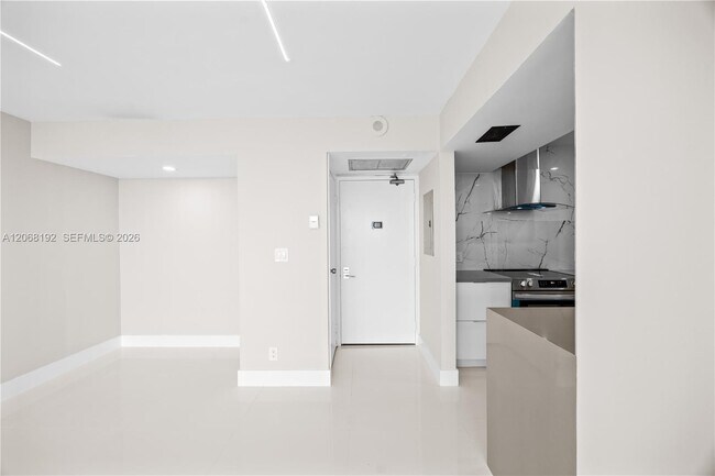 Building Photo - 20379 W Country Club Dr