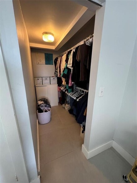 Building Photo - 9235 Lagoon Pl