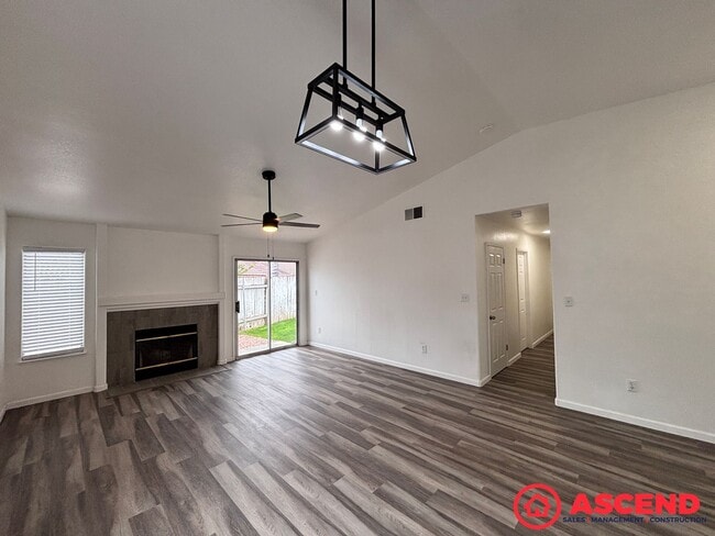 Building Photo - Beautiful 4 Bedroom Home In Rosedale!