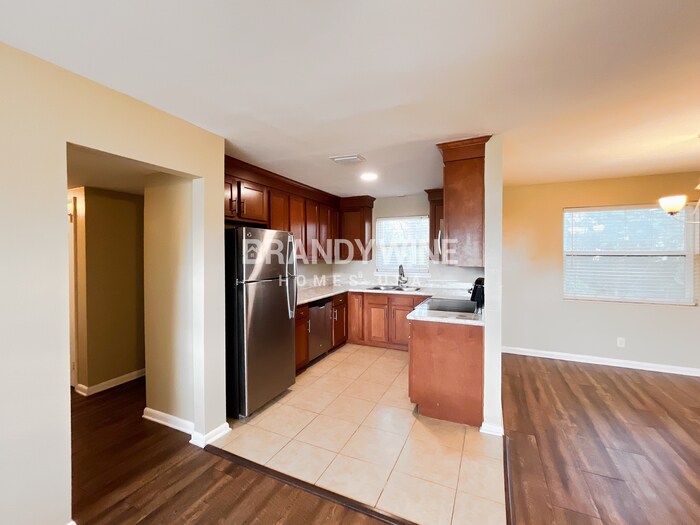 Building Photo - 6011 Meadow Ln