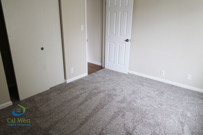 Building Photo - $4095 - 4 Bed/2 Bath 1933 sqft single stor...