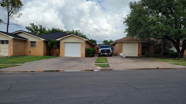 Primary Photo - 7509 Avenue W