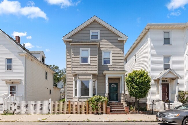 Building Photo - 174 Sydney St